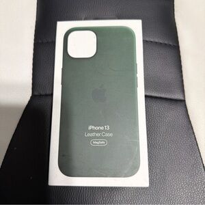 Apple iPhone 13 Leather Case - Forest Green